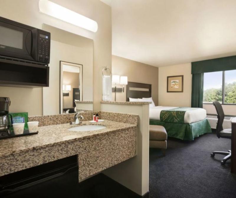 Travelodge By Wyndham Brunswick Near Fredrick Exterior photo